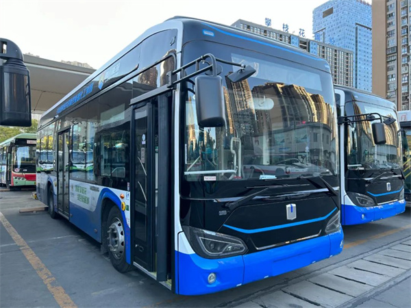 綠色低碳城,吉利星際氫燃料電池城市客車交付攀枝花